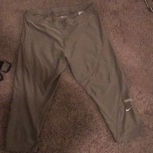 Beige cropped nike leggings